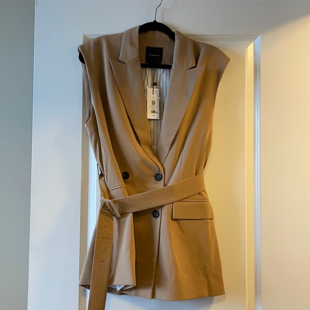 Dynamite Sleeveless Belted Vest in Tannin